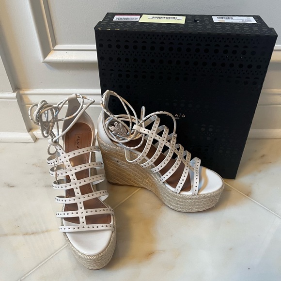 NWT Alaia Espadrille Wedge